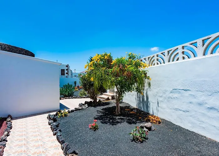 La Santa - Casa Marosenia Güime