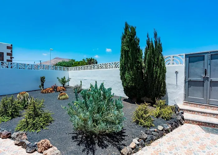 La Santa - Casa Marosenia * Güime